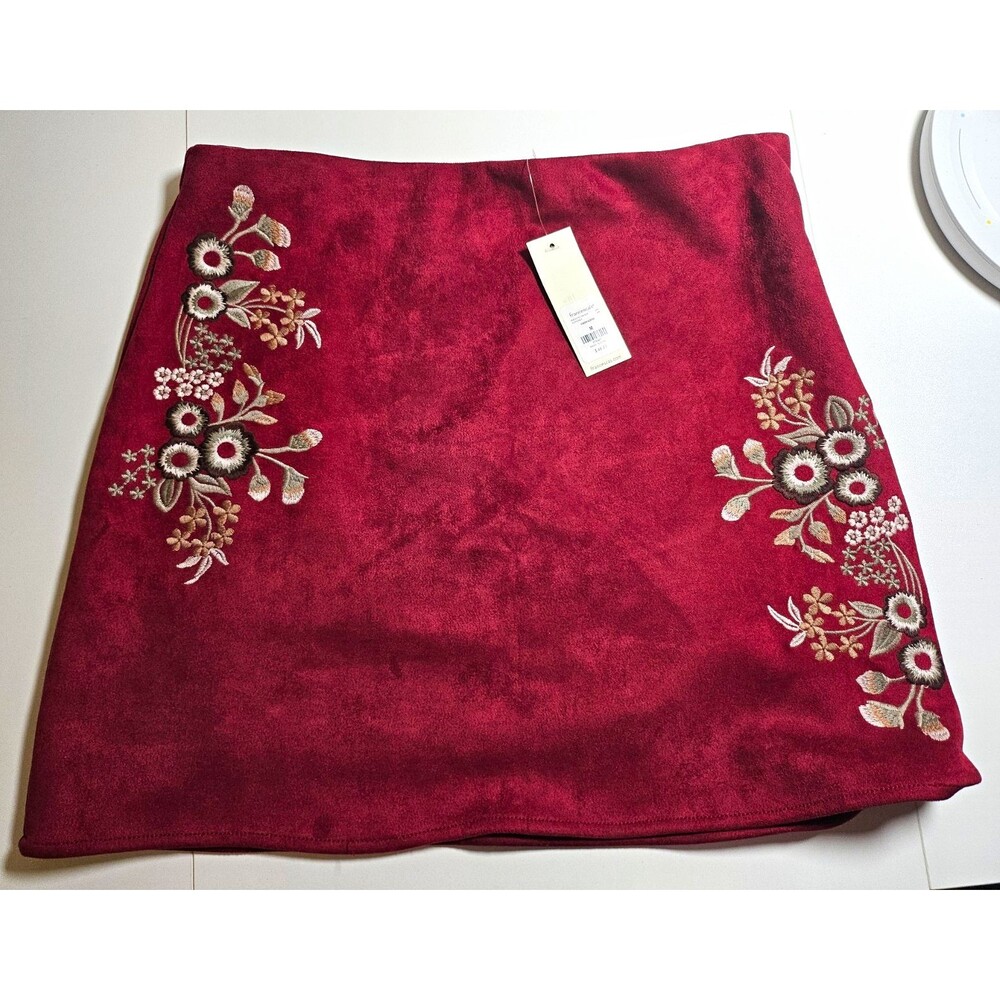 Francesca's Burgundy Floral Embroidered Lined Mini Skirt Women's Size M